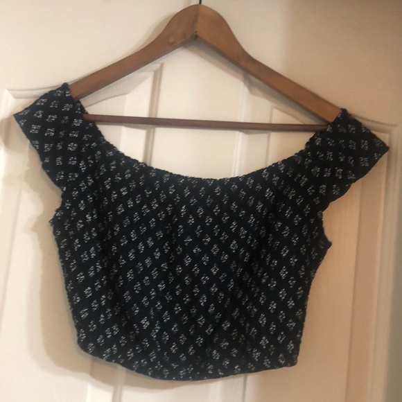 Abercrombie & Fitch Tops - Abercrombie & Fitch Women’s Crop Top Small
